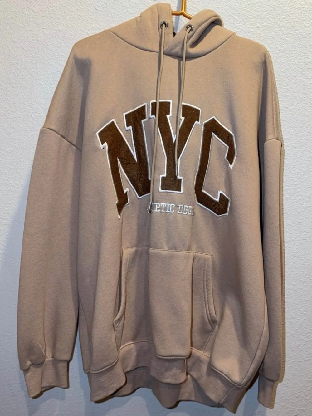 Beige NYC Appliqué Hoodie - Men's Comfortable Pullover